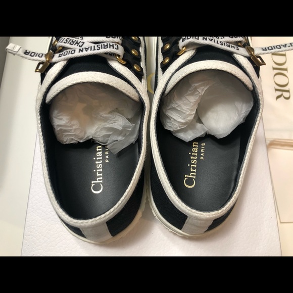 (sold)Walk'N'Dior Sneaker
Black Cotton Canvas 37 Size - Picture 4 of 12